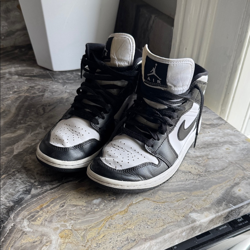 Nike Black and White Sneakers